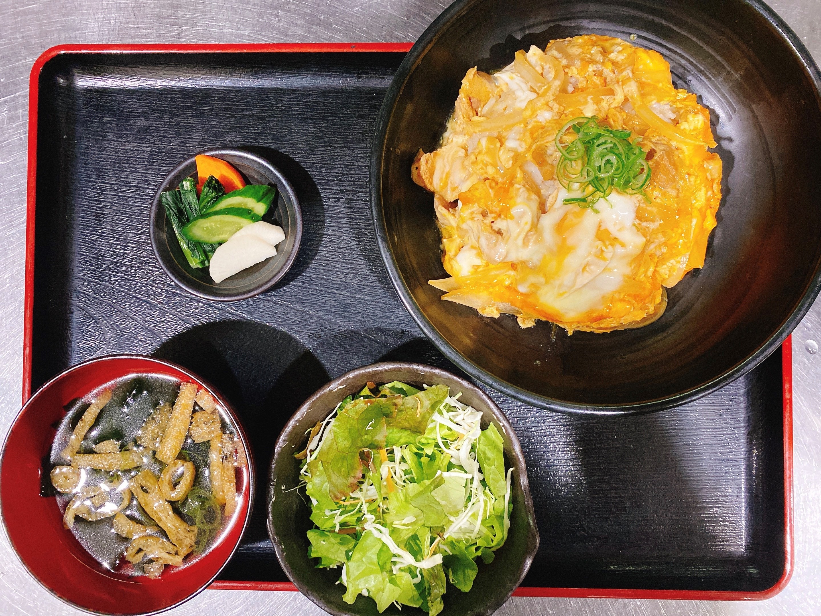 肉卸問屋の親子丼　950円