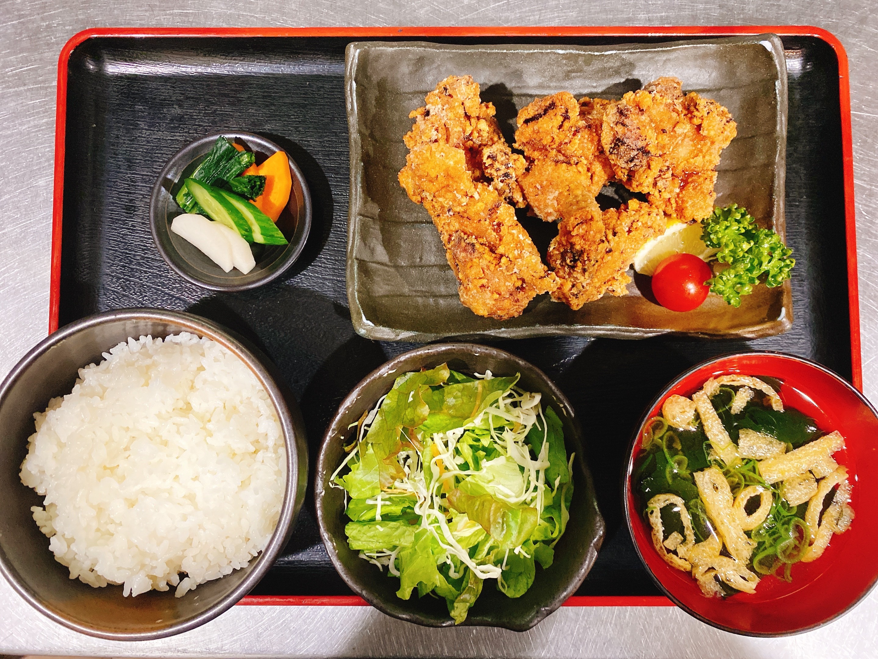 肉卸問屋の唐揚げ御膳  950円